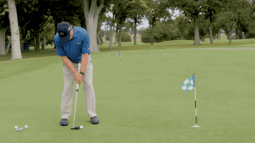 Tim Graves putting with the Lock-N-Roll