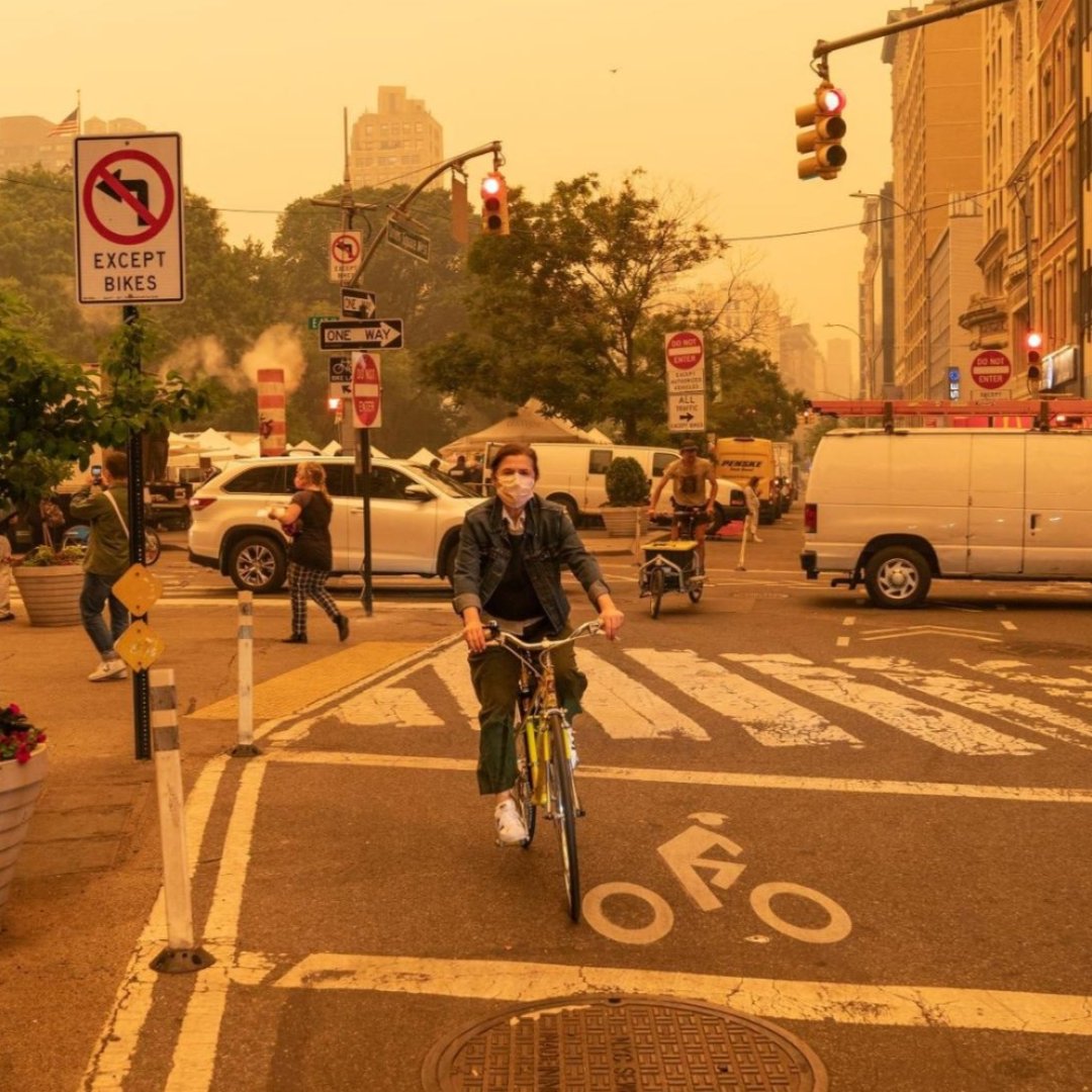 Commuters in New York City wear face masks to protect themselves against smoke from Canada's June 2023 wildfires.